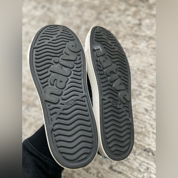 Native Jefferson Black Gray Slip On Sneaker Shoe Size 9 Yachting Resort Beach - Picture 4 of 6